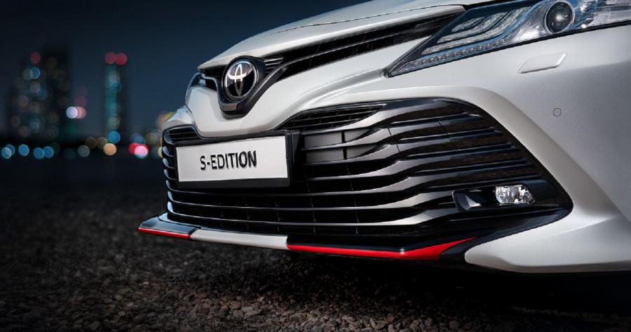 Детали экстерьера Toyota Camry S-Edition 2020 года  (CIS) (фото 10 из 12)